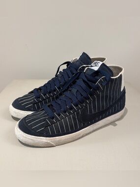 Nike Mens Retro High Top Sneaker size 11 in Navy suede pin stripe EUC